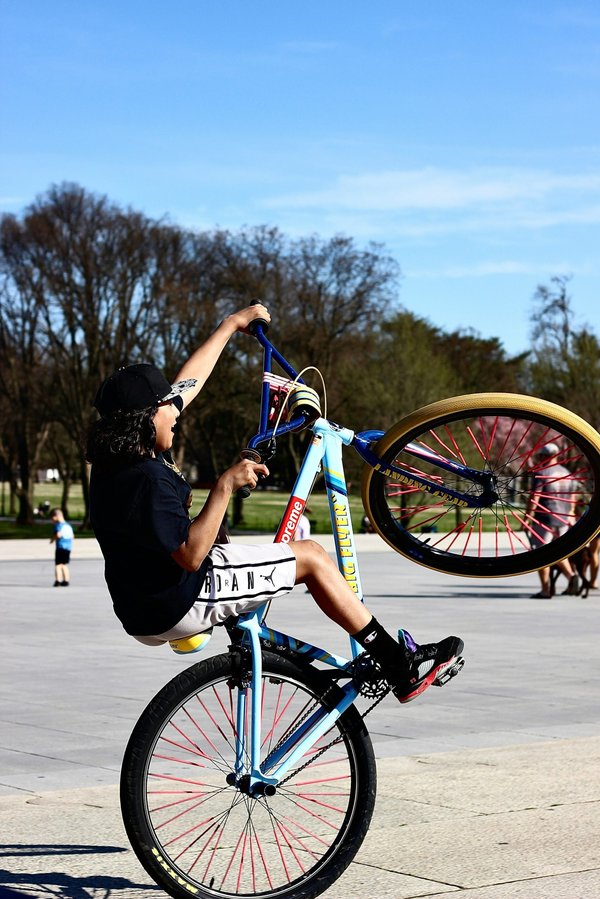 How to choose the best sport bike tires for navigating UK's muddy trails?