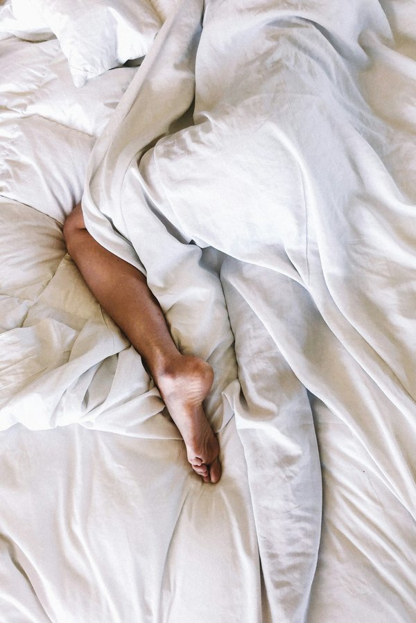 How can athletes optimize their recovery through proper sleep strategies?